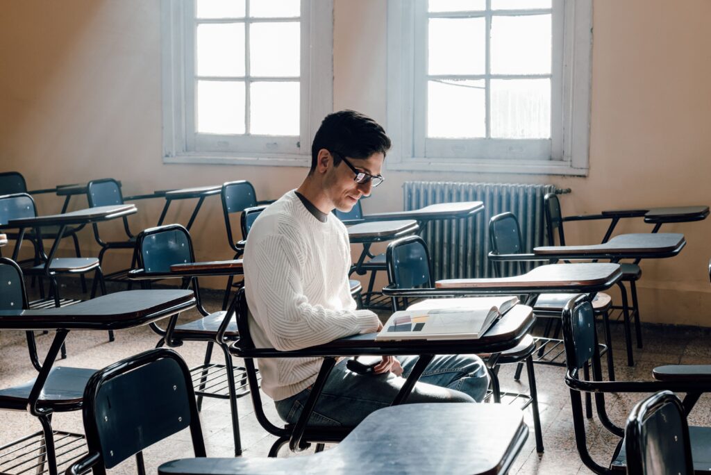 pessoa estudando 
